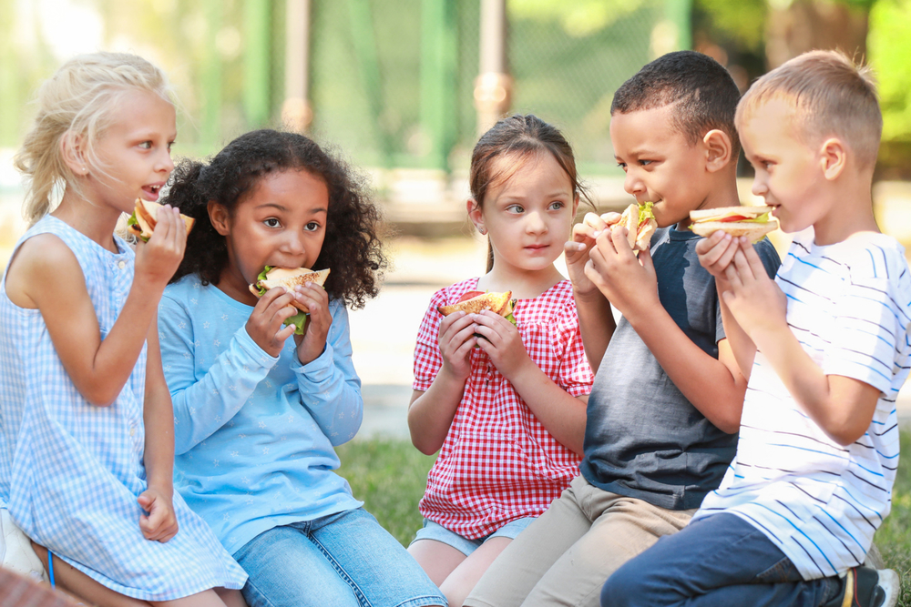 kids eating sandwiches
